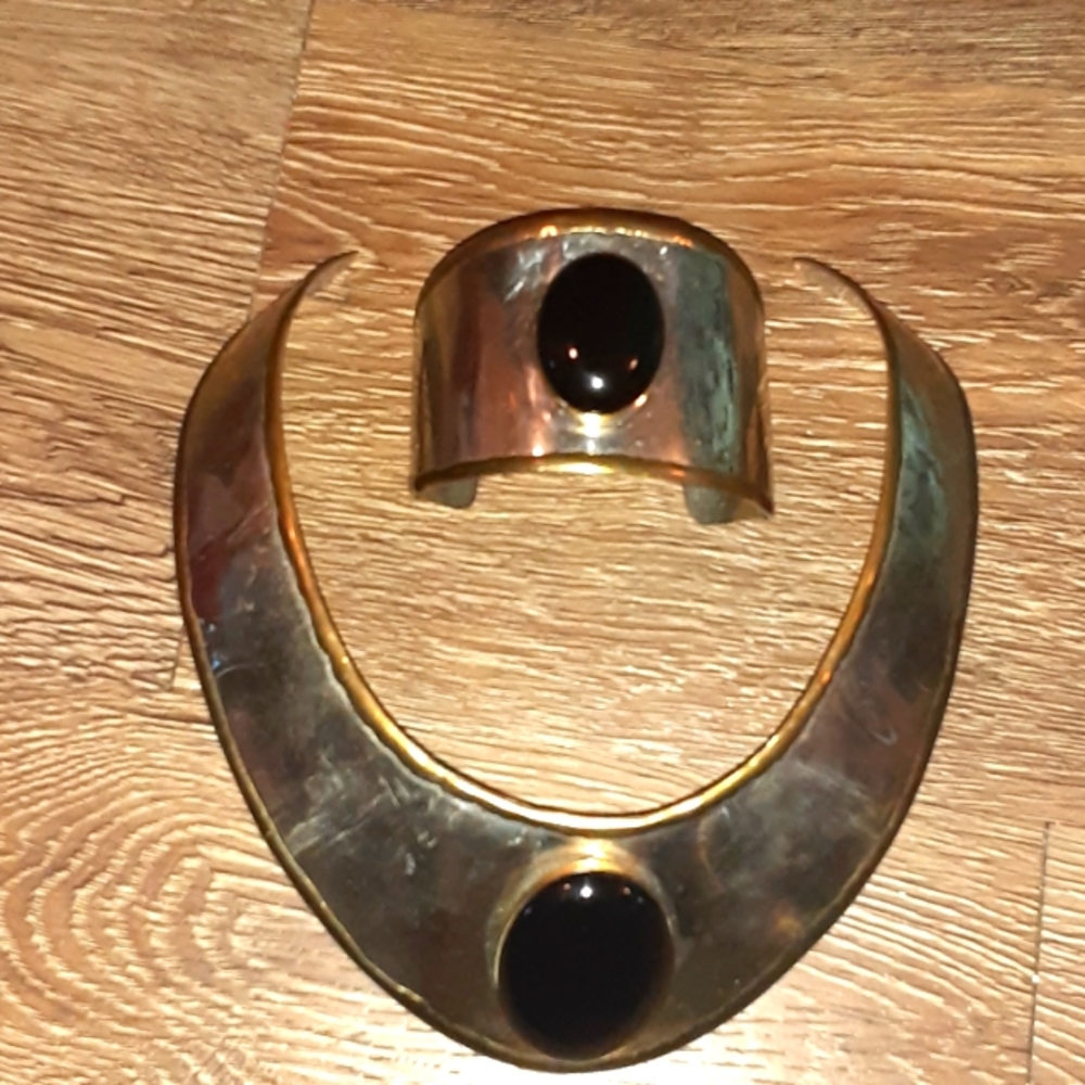 Necklace and bracelet set
